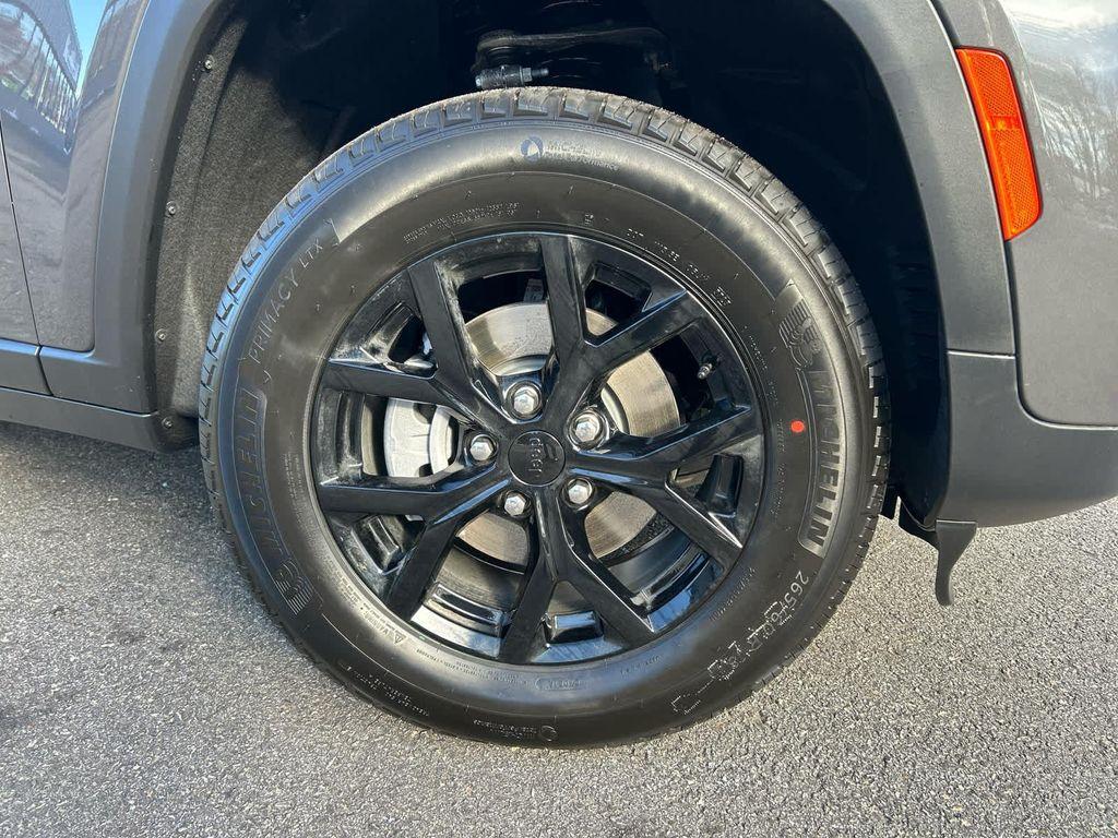 new 2025 Jeep Grand Cherokee car, priced at $42,250