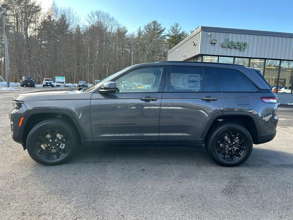 new 2025 Jeep Grand Cherokee car, priced at $42,250