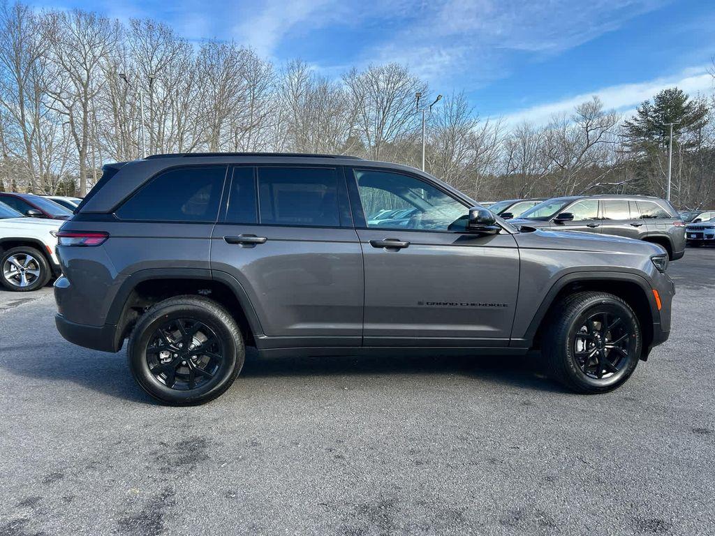 new 2025 Jeep Grand Cherokee car, priced at $42,250