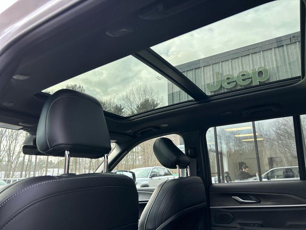 new 2026 Jeep Grand Cherokee car, priced at $47,094