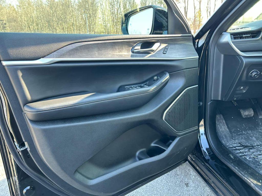 used 2025 Jeep Grand Cherokee L car, priced at $49,675