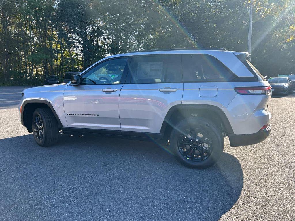 new 2025 Jeep Grand Cherokee car, priced at $41,750