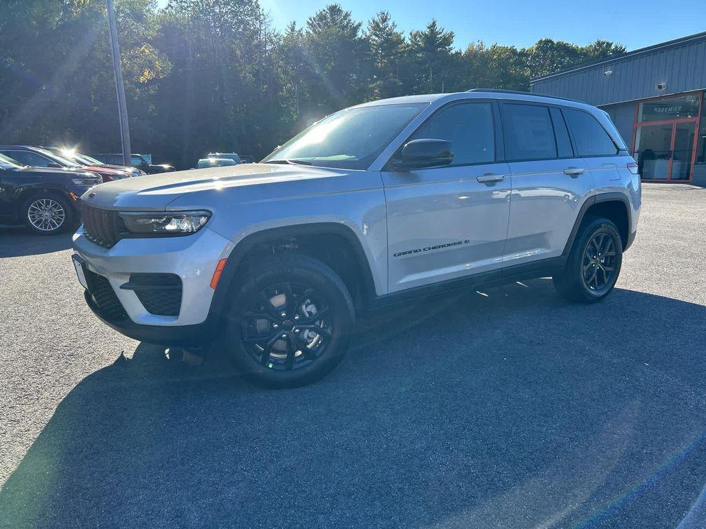 new 2025 Jeep Grand Cherokee car, priced at $41,750
