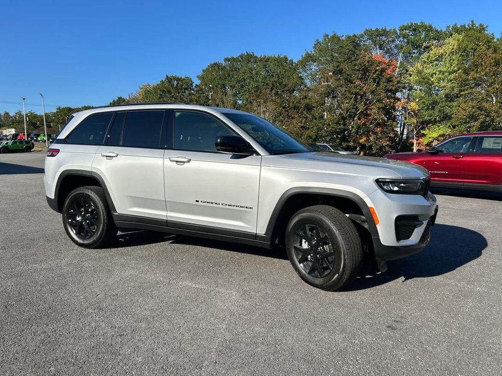 new 2025 Jeep Grand Cherokee car, priced at $41,750