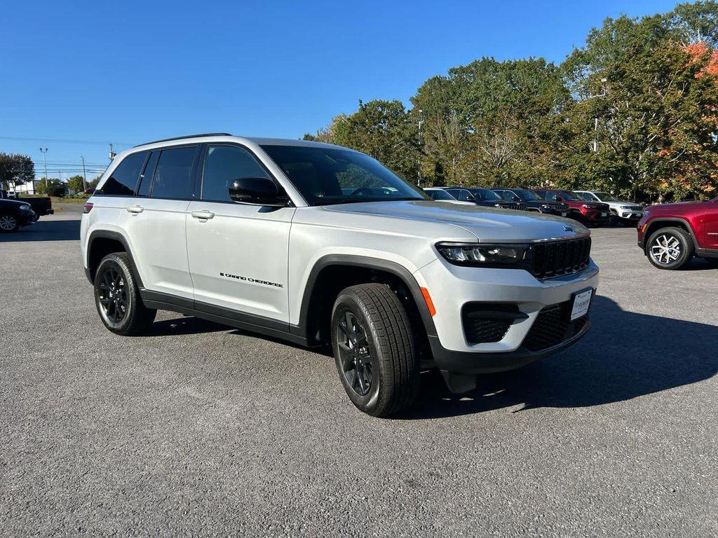 new 2025 Jeep Grand Cherokee car, priced at $41,750