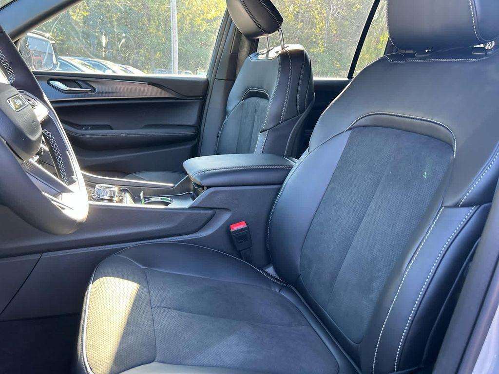 new 2025 Jeep Grand Cherokee car, priced at $41,750