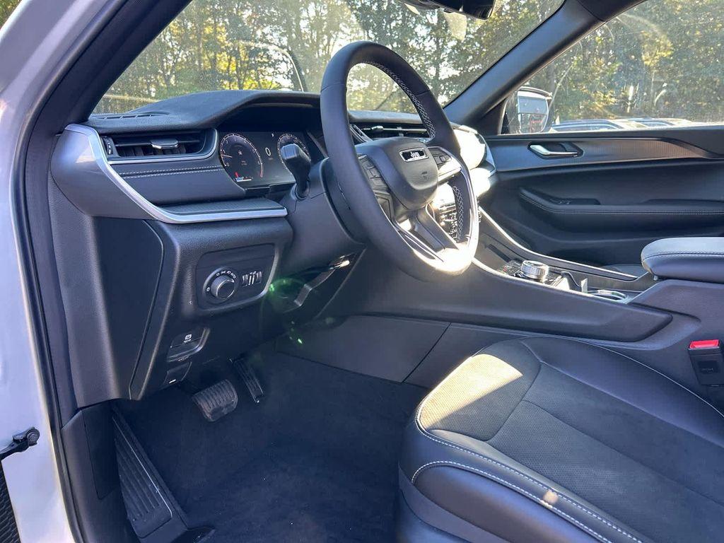 new 2025 Jeep Grand Cherokee car, priced at $41,750