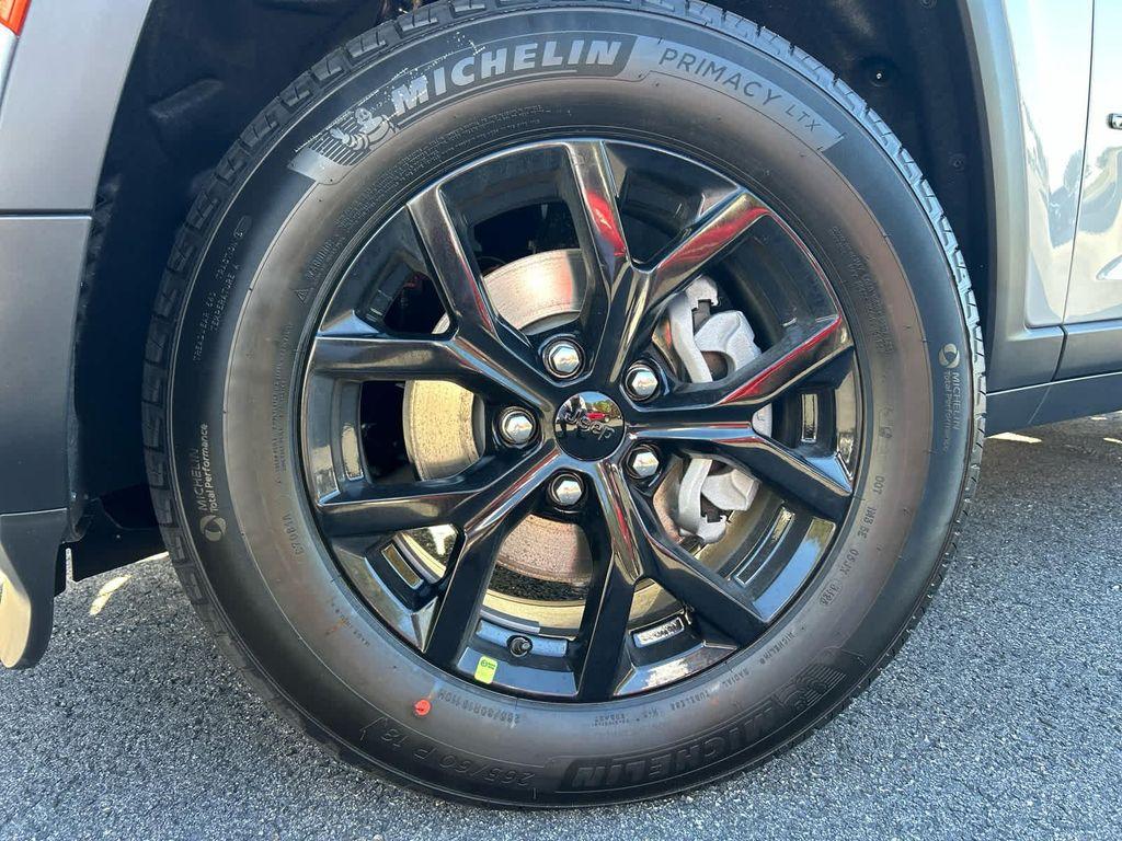 new 2025 Jeep Grand Cherokee car, priced at $41,750