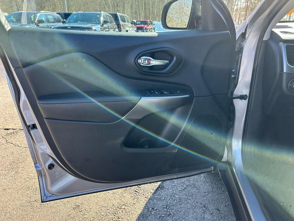 used 2022 Jeep Cherokee car, priced at $23,675