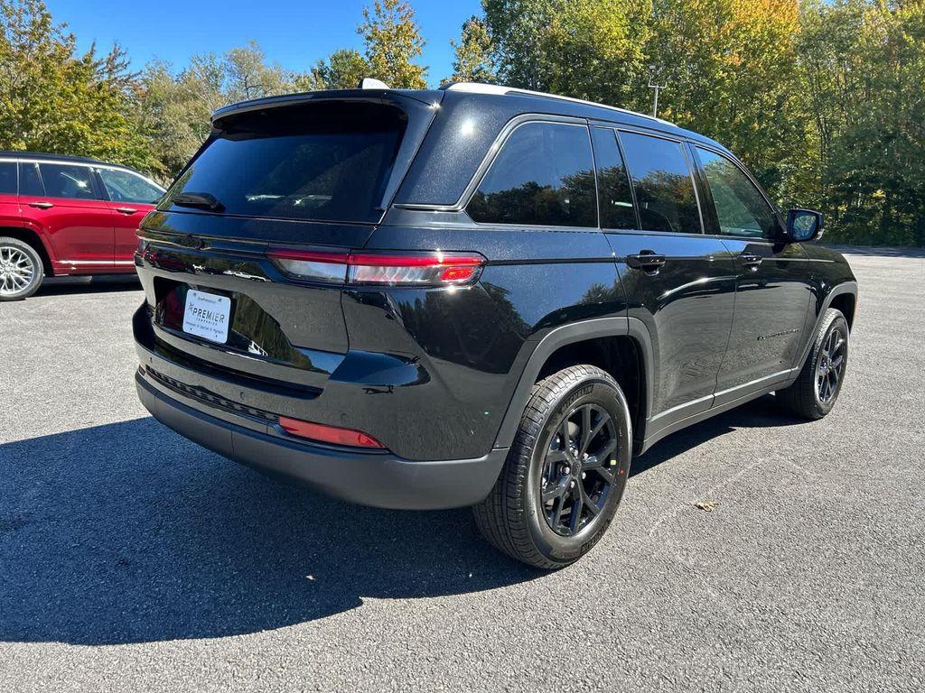 new 2025 Jeep Grand Cherokee car, priced at $42,750