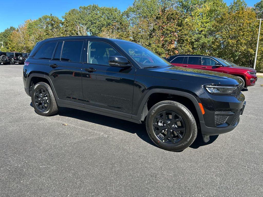 new 2025 Jeep Grand Cherokee car, priced at $42,750
