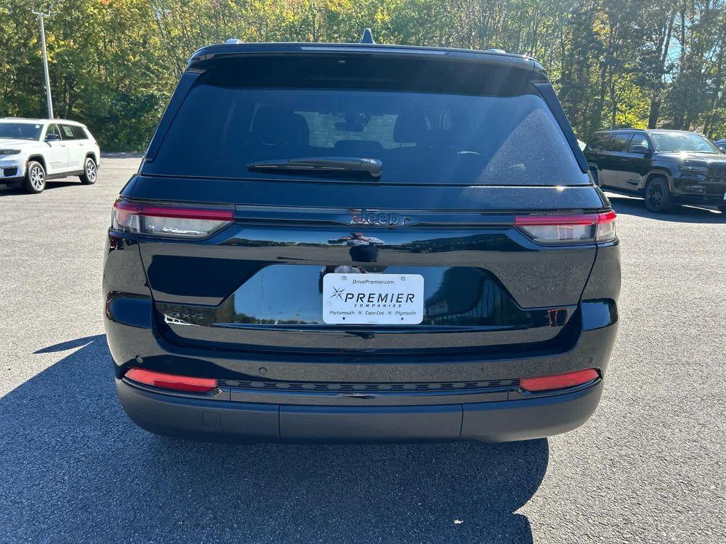 new 2025 Jeep Grand Cherokee car, priced at $42,750