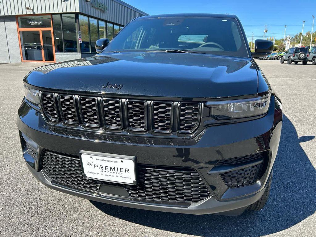 new 2025 Jeep Grand Cherokee car, priced at $42,750
