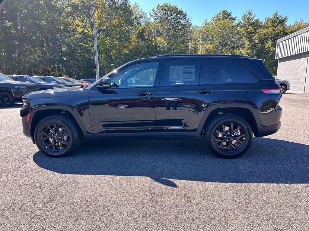new 2025 Jeep Grand Cherokee car, priced at $42,750