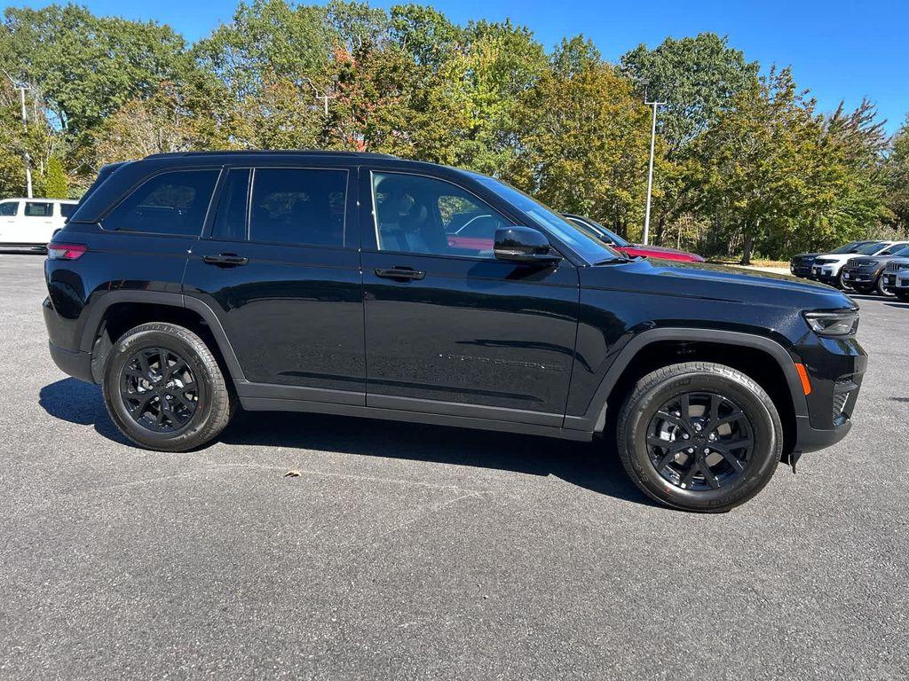 new 2025 Jeep Grand Cherokee car, priced at $42,750