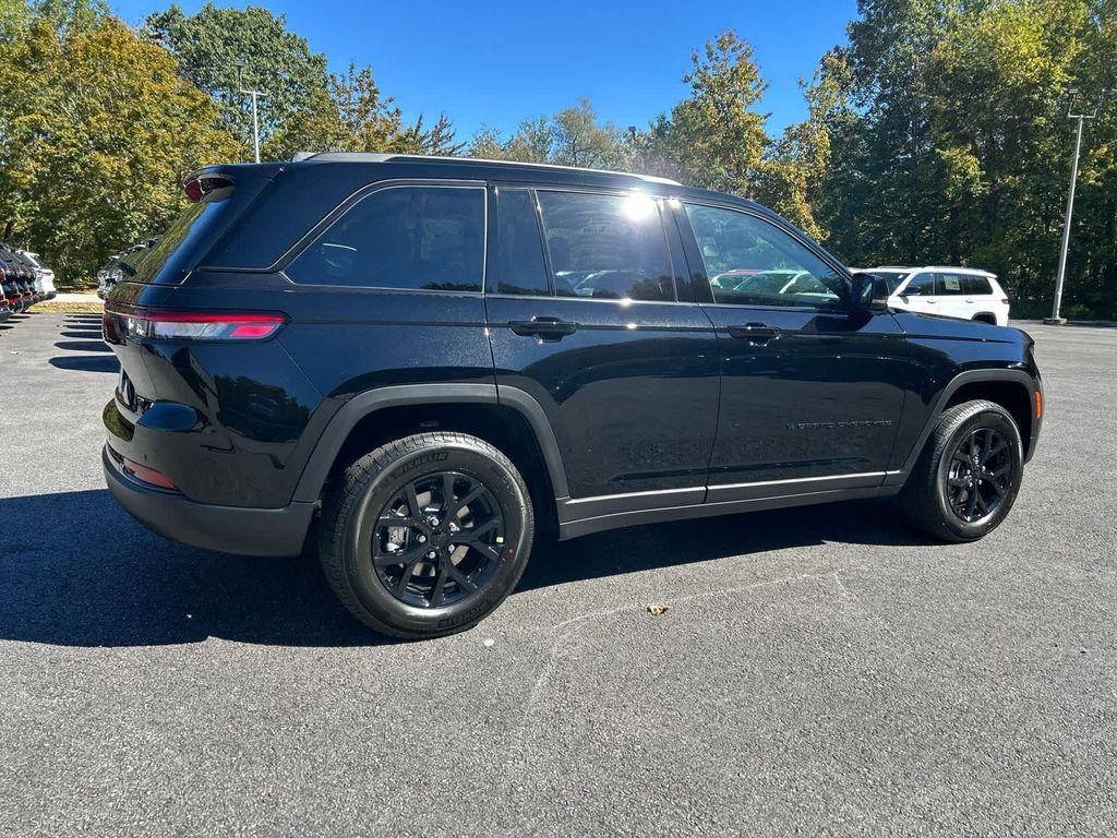 new 2025 Jeep Grand Cherokee car, priced at $42,750