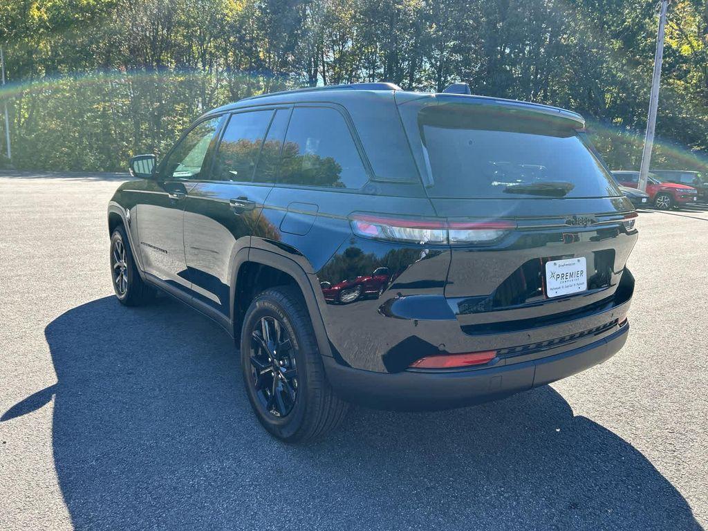 new 2025 Jeep Grand Cherokee car, priced at $42,750