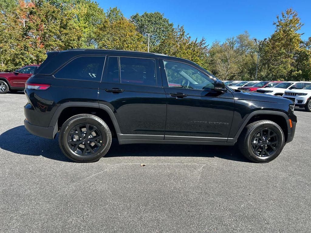 new 2025 Jeep Grand Cherokee car, priced at $42,750