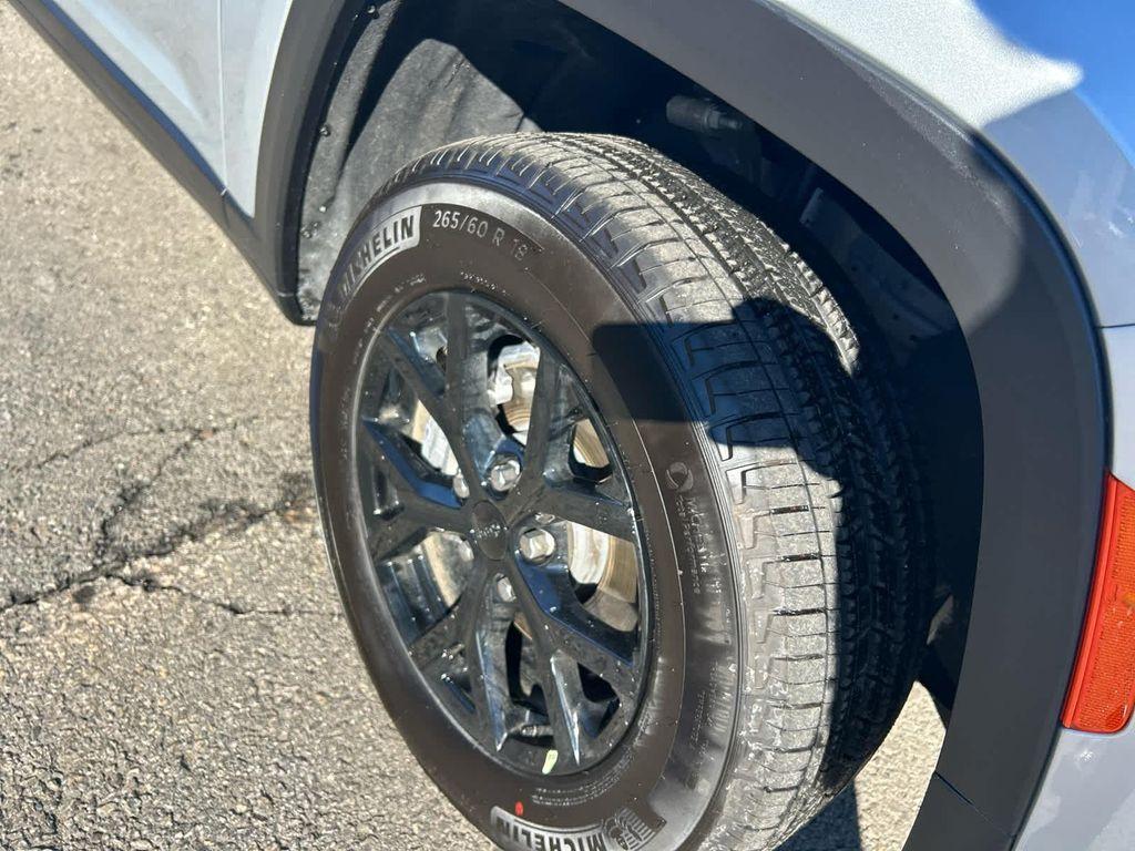 used 2025 Jeep Grand Cherokee car, priced at $38,875