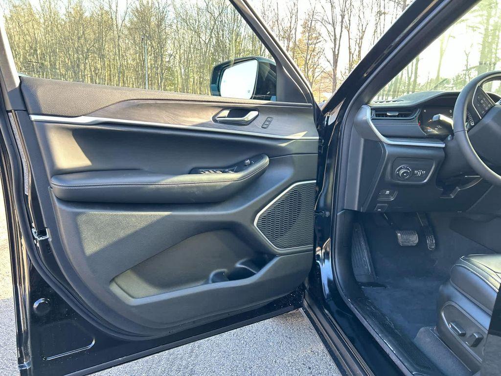 new 2026 Jeep Grand Cherokee L car, priced at $52,805