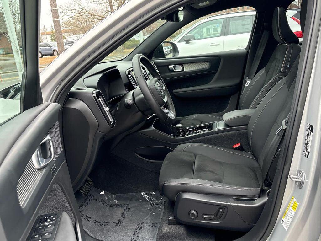 used 2023 Volvo XC40 car, priced at $28,275