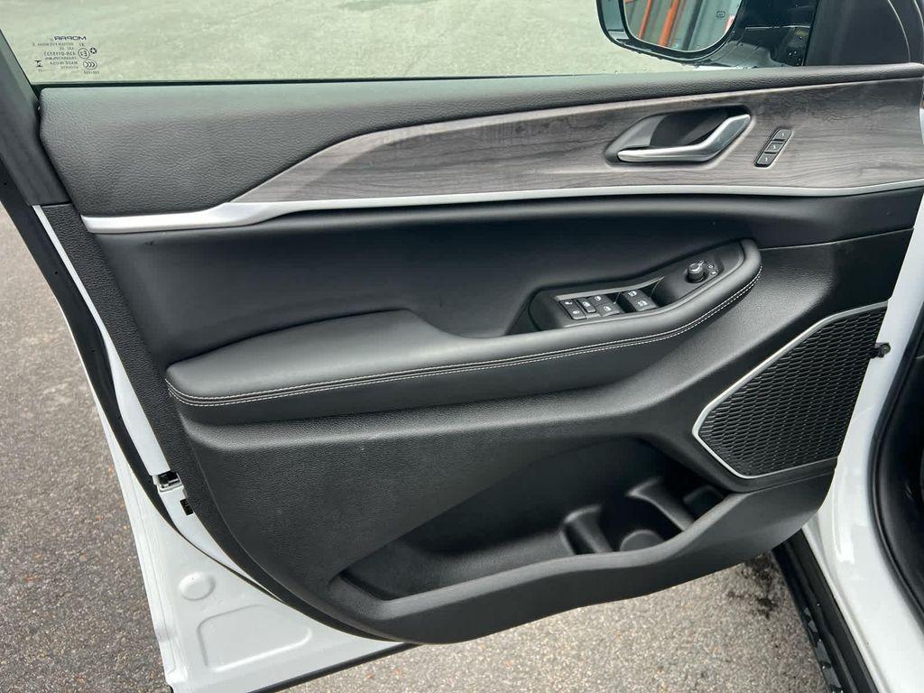 new 2025 Jeep Grand Cherokee L car, priced at $48,500