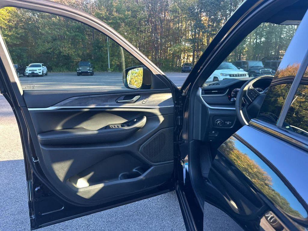 new 2025 Jeep Grand Cherokee L car, priced at $46,500