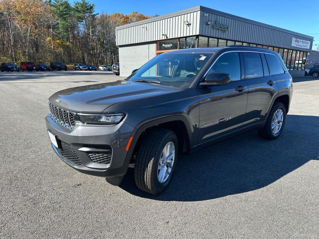 new 2025 Jeep Grand Cherokee car, priced at $37,750