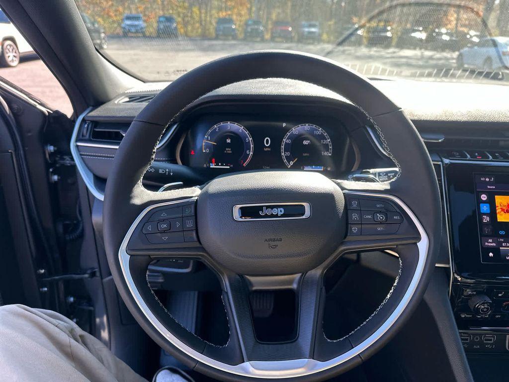 new 2025 Jeep Grand Cherokee car, priced at $37,750