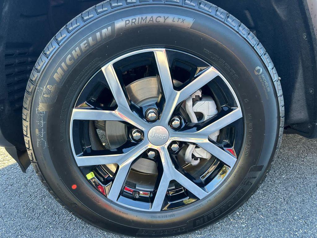 new 2025 Jeep Grand Cherokee car, priced at $48,500