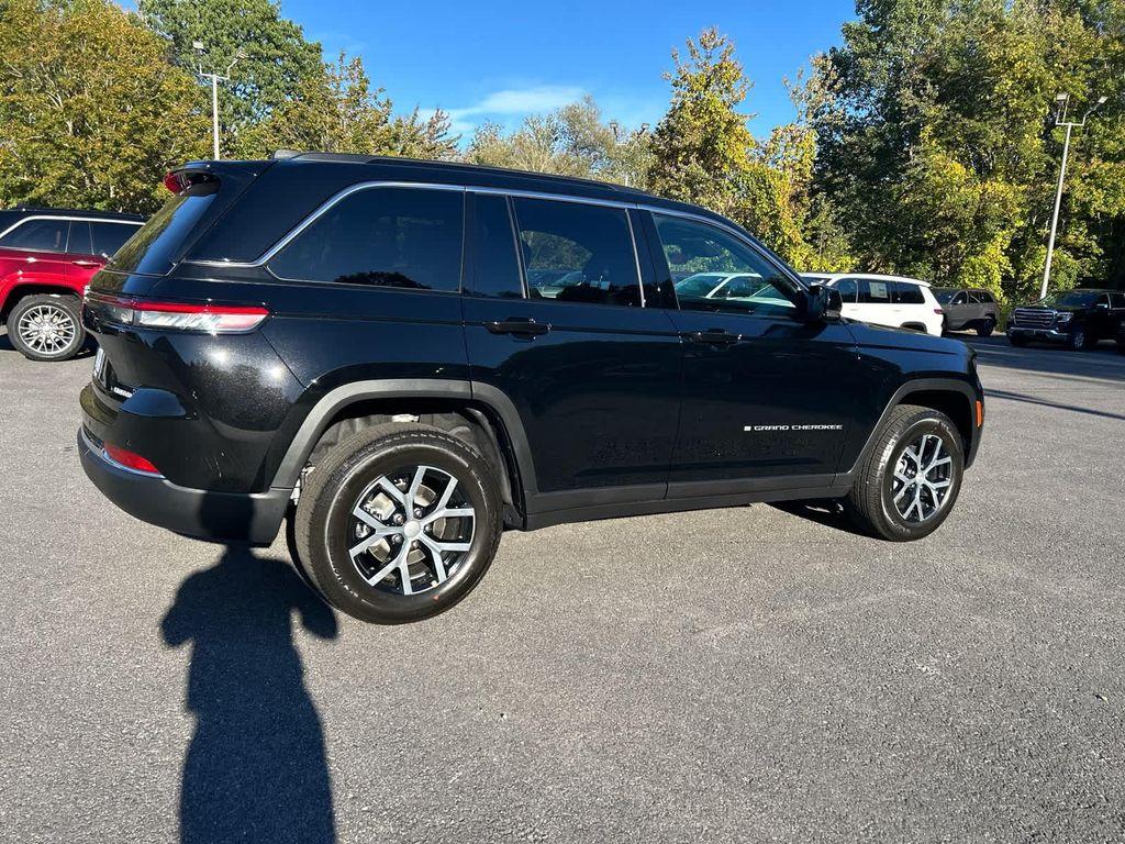 new 2025 Jeep Grand Cherokee car, priced at $48,500