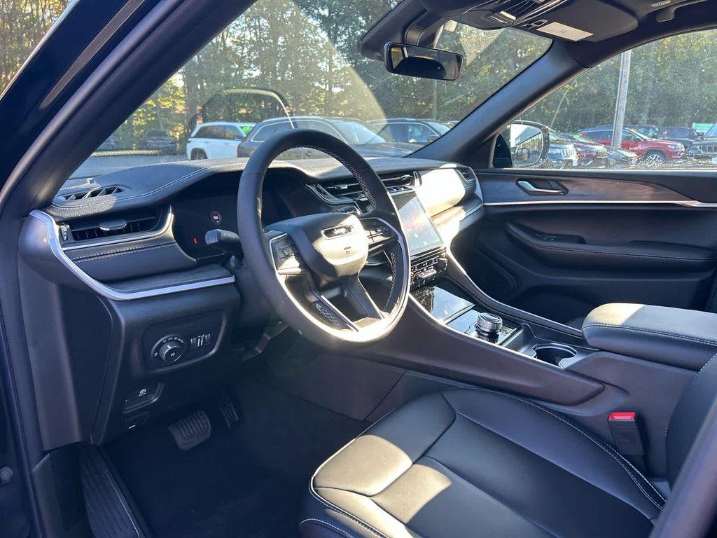 new 2025 Jeep Grand Cherokee car, priced at $48,500