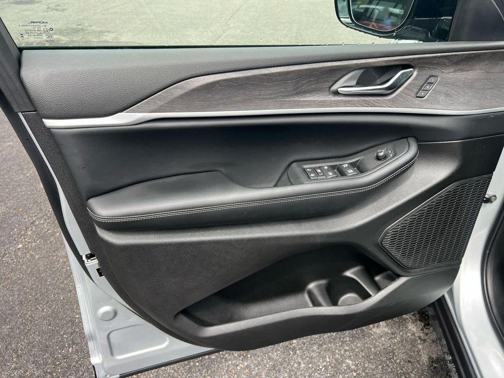 new 2025 Jeep Grand Cherokee L car, priced at $45,500