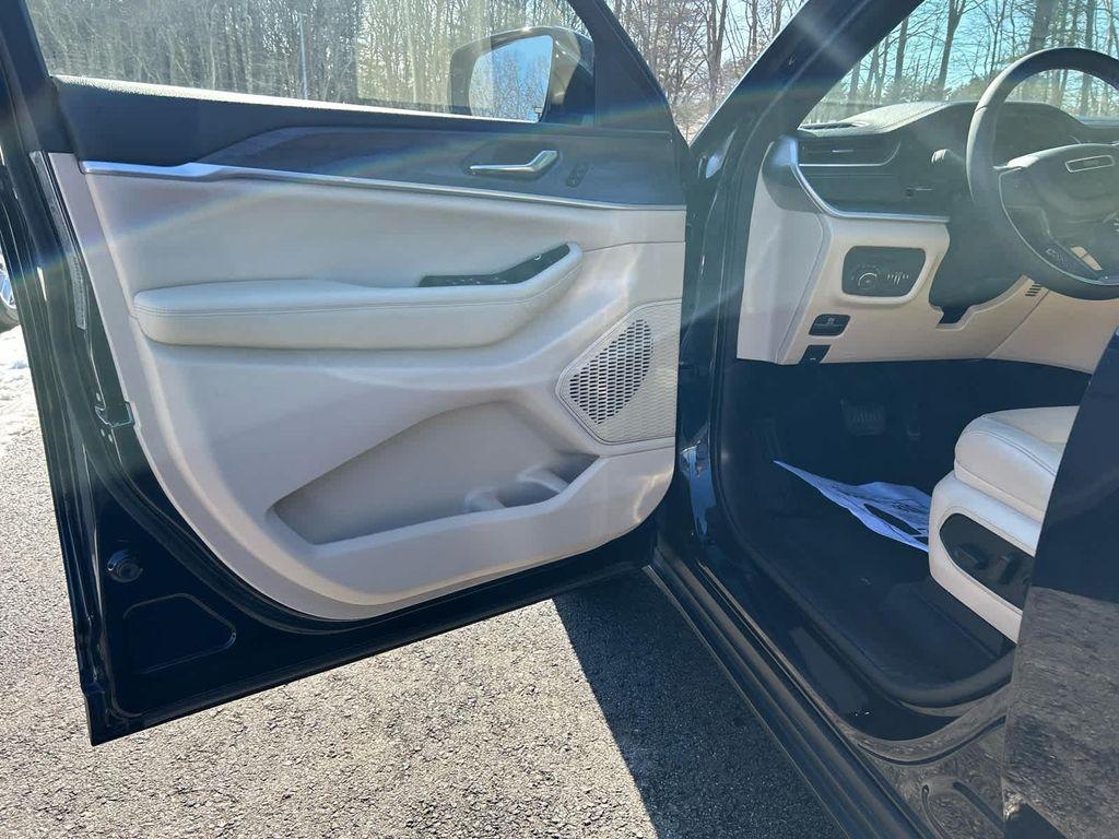 used 2023 Jeep Grand Cherokee car, priced at $30,375