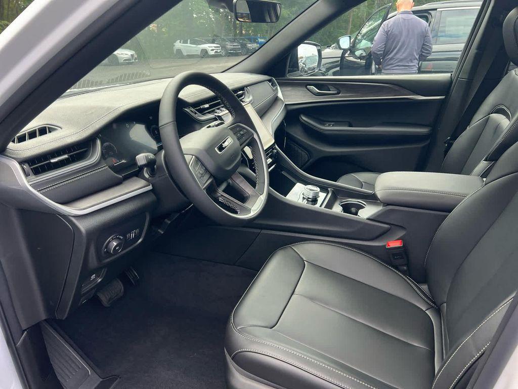 new 2025 Jeep Grand Cherokee L car, priced at $45,000