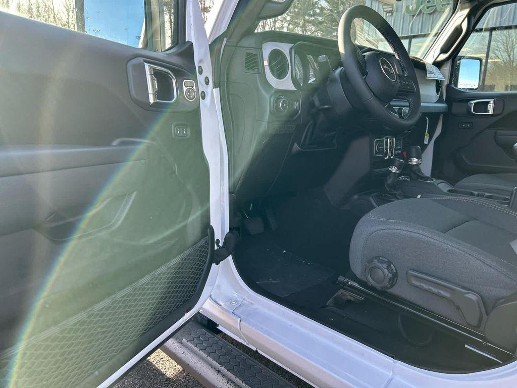 new 2025 Jeep Wrangler car, priced at $38,500