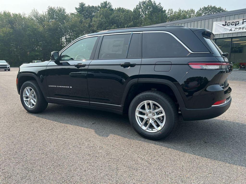 new 2025 Jeep Grand Cherokee car, priced at $37,750