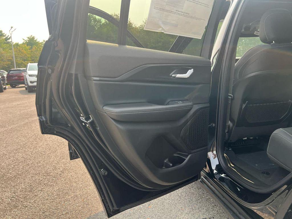 new 2025 Jeep Grand Cherokee car, priced at $37,750