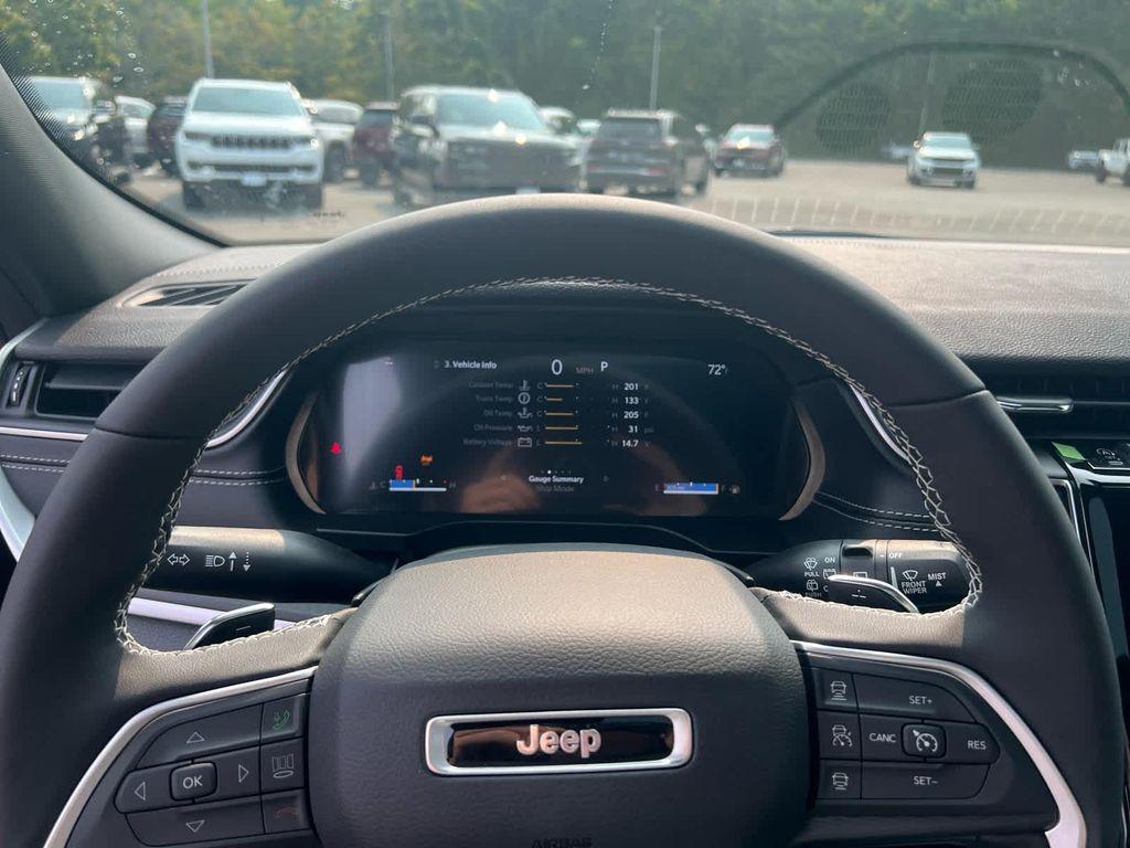 new 2025 Jeep Grand Cherokee car, priced at $37,750