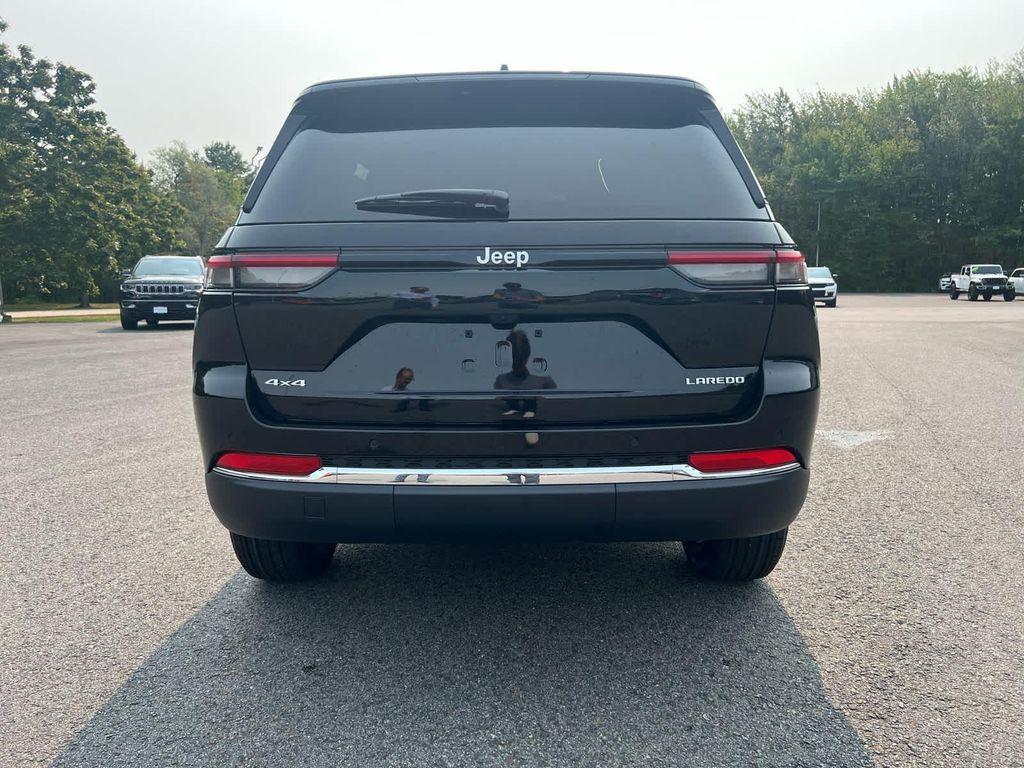 new 2025 Jeep Grand Cherokee car, priced at $37,750