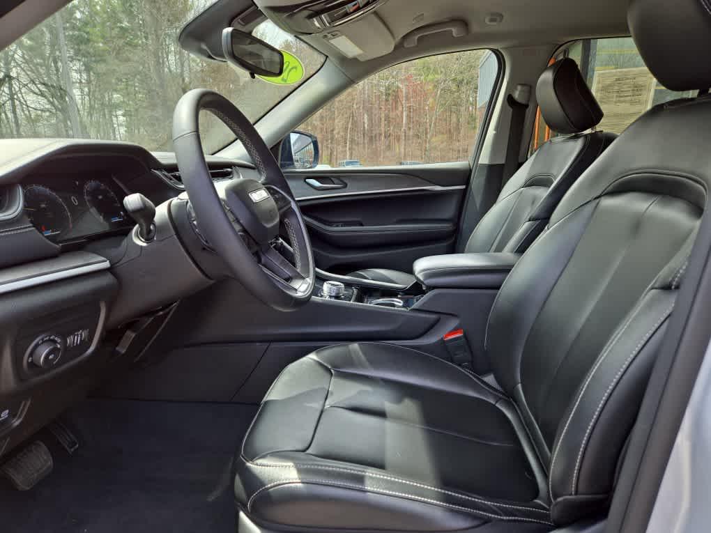 used 2023 Jeep Grand Cherokee car, priced at $29,575