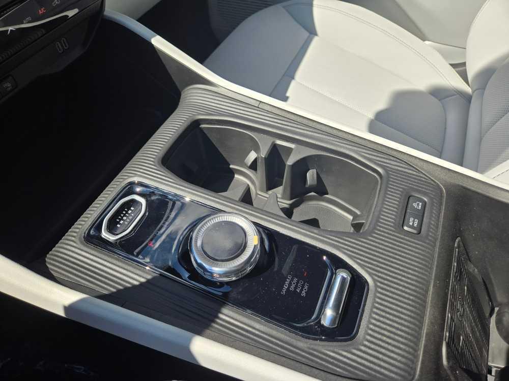 new 2026 Jeep Cherokee car, priced at $41,064