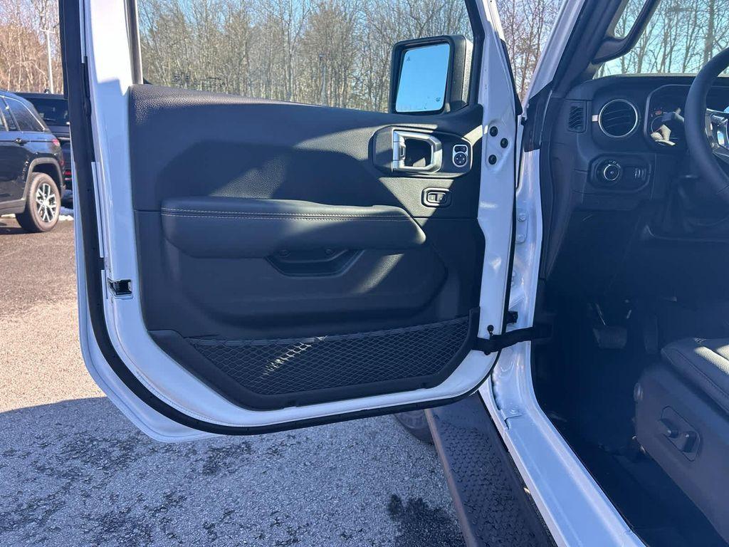 new 2026 Jeep Wrangler car, priced at $52,594