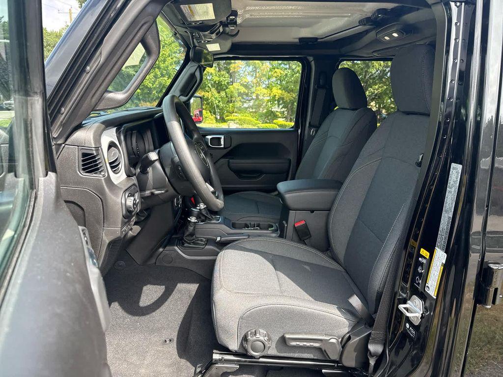 new 2025 Jeep Gladiator car, priced at $40,750