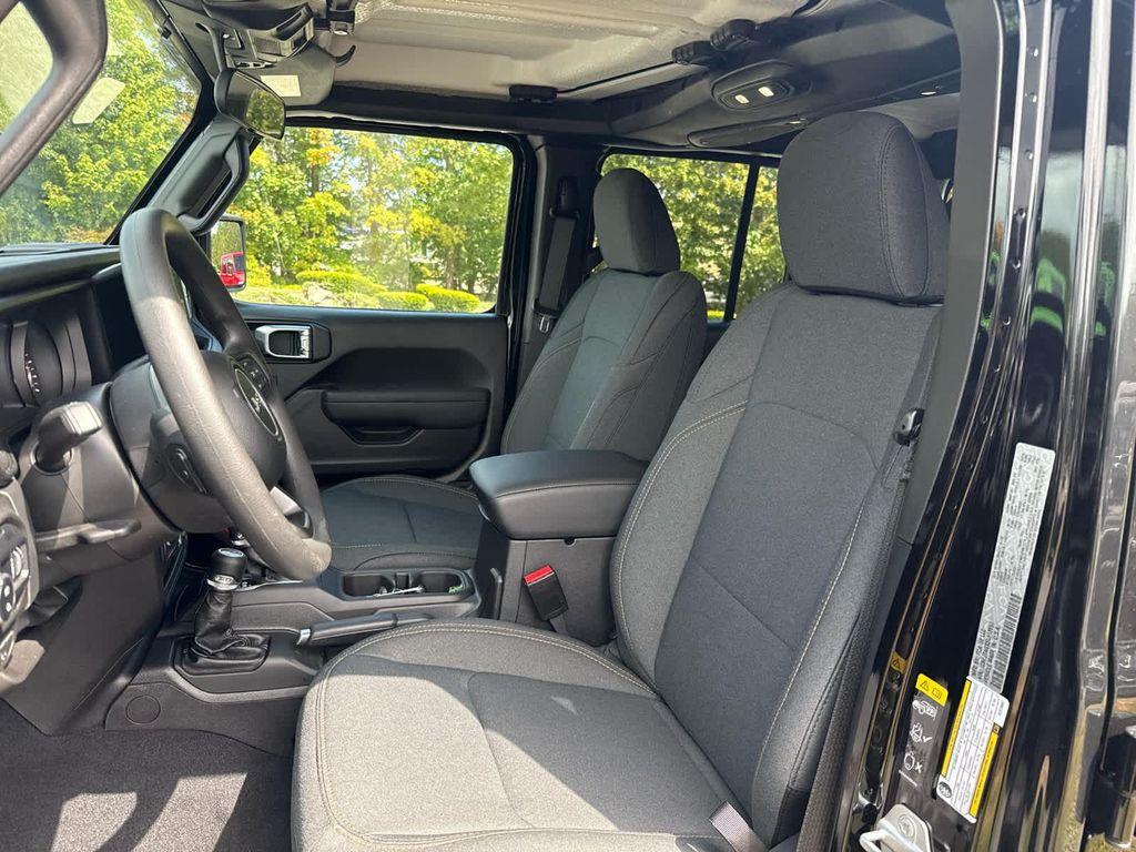 new 2025 Jeep Gladiator car, priced at $40,750