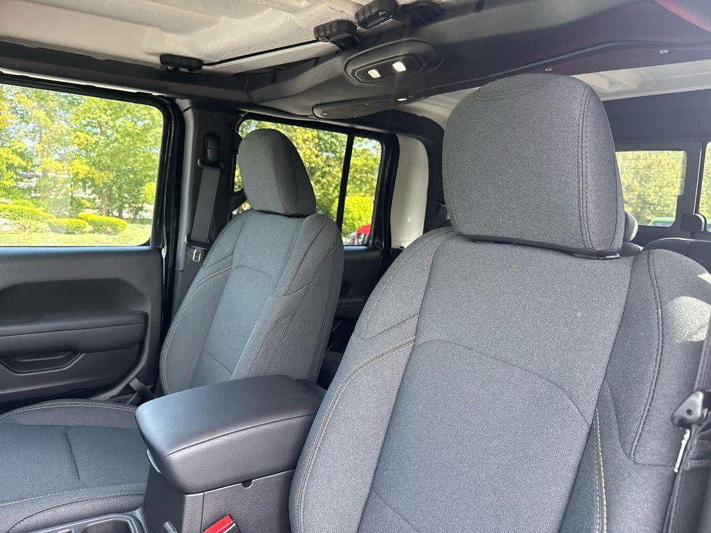 new 2025 Jeep Gladiator car, priced at $40,750