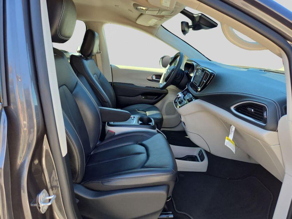 used 2023 Chrysler Pacifica Hybrid car, priced at $26,894