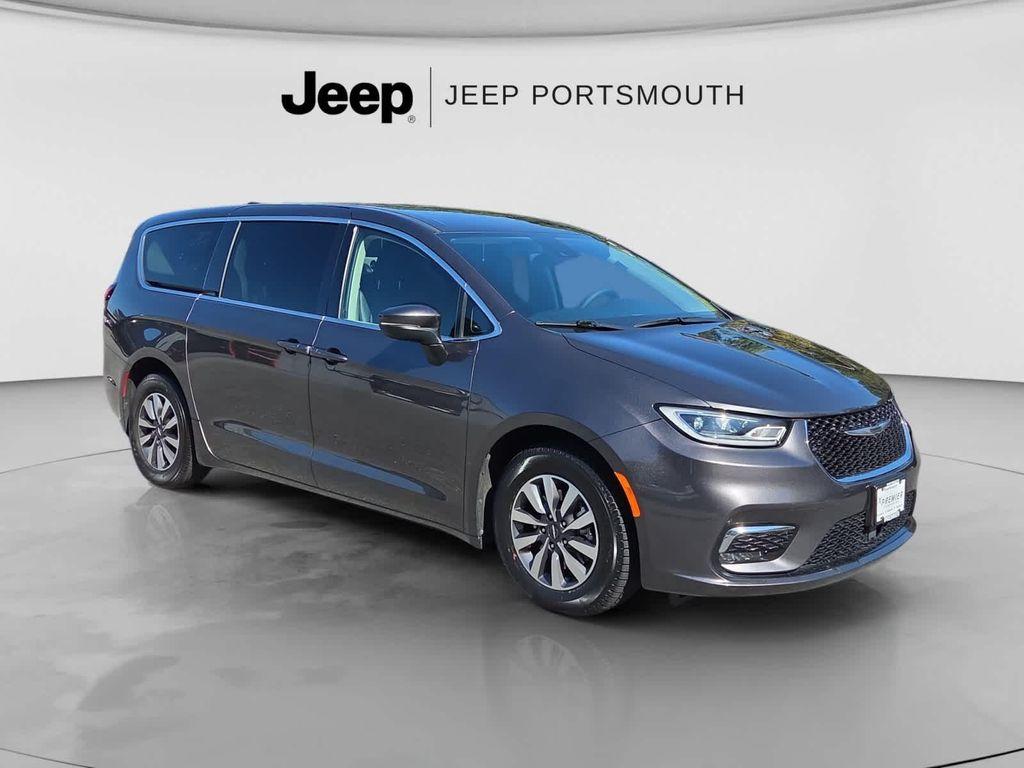 used 2023 Chrysler Pacifica Hybrid car, priced at $26,894