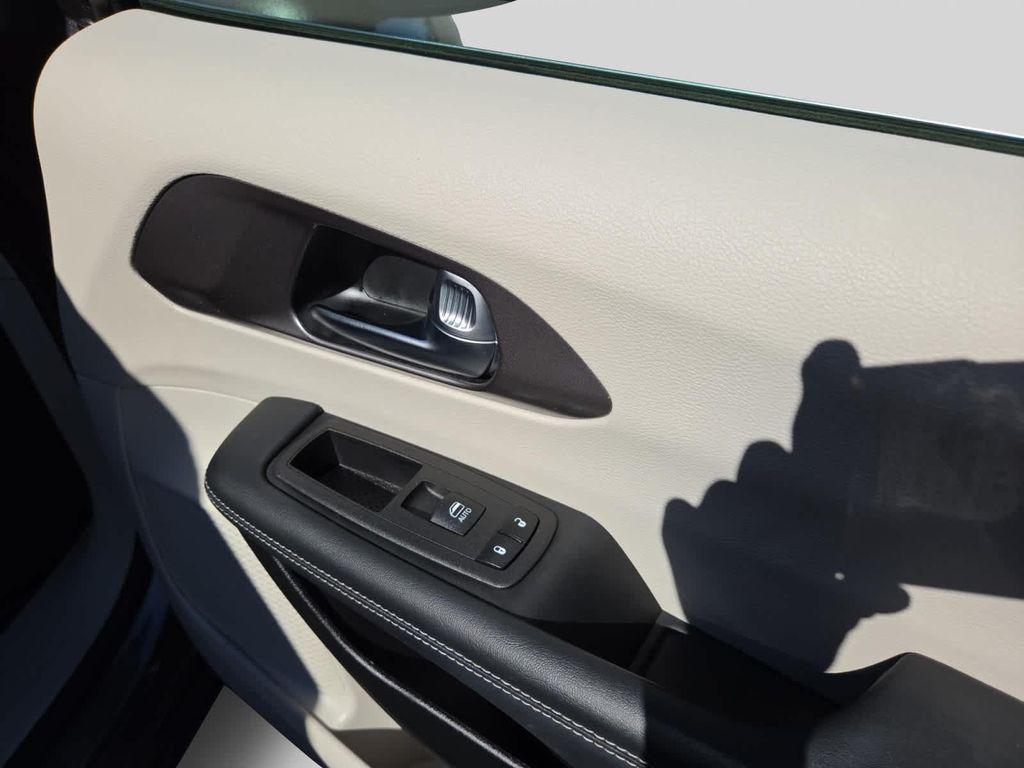 used 2023 Chrysler Pacifica Hybrid car, priced at $26,894