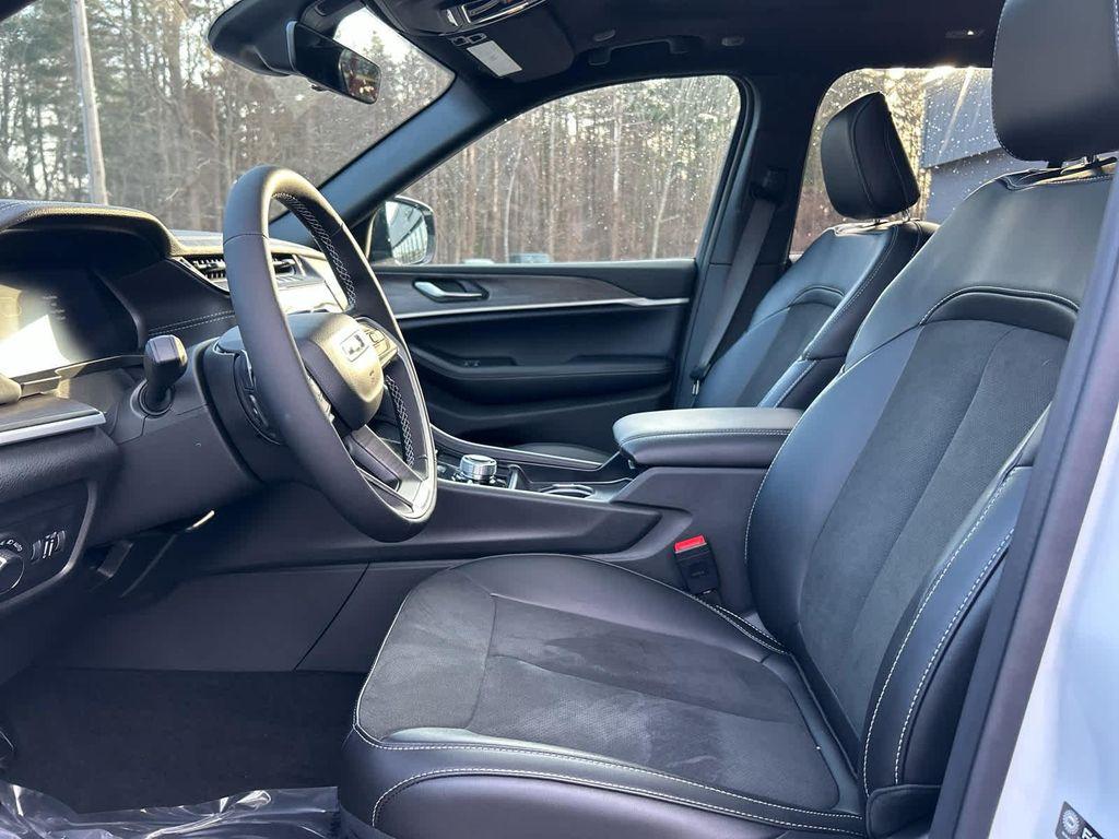 new 2026 Jeep Grand Cherokee car, priced at $45,049